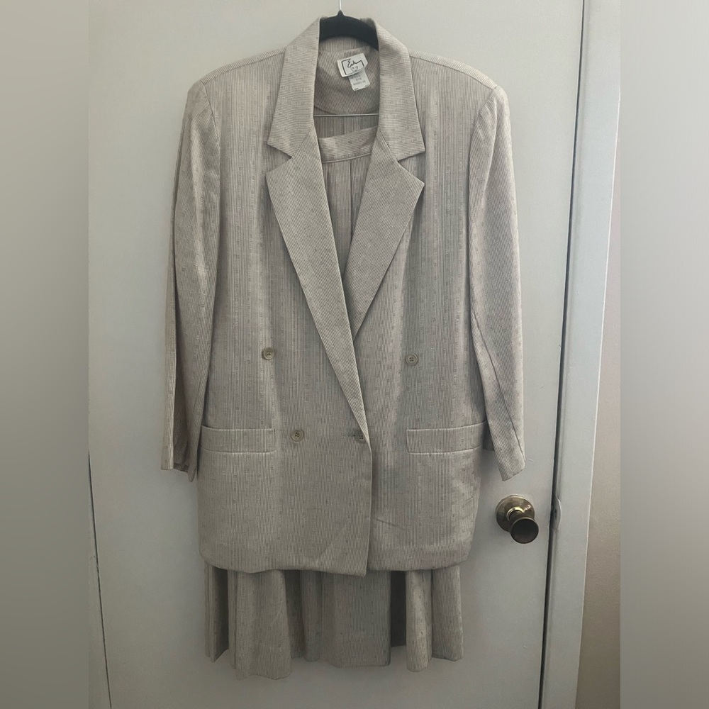 Vintage 2pc Women Suit